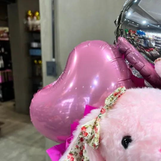 box con chocolate globos y peluche pascuas I